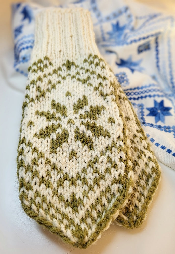 Hardangersøm votten strikkeoppskrift