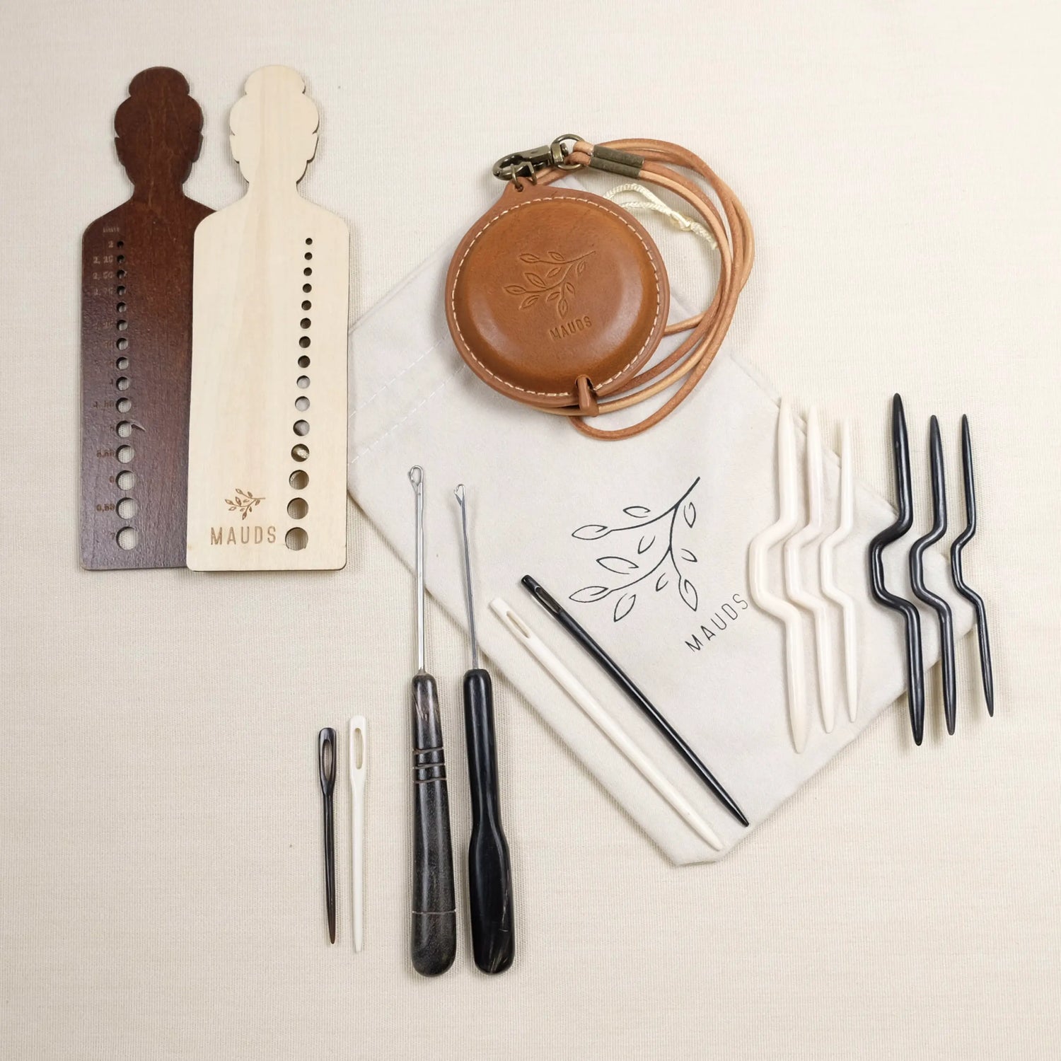 Mauds strikketilbehør og knapper