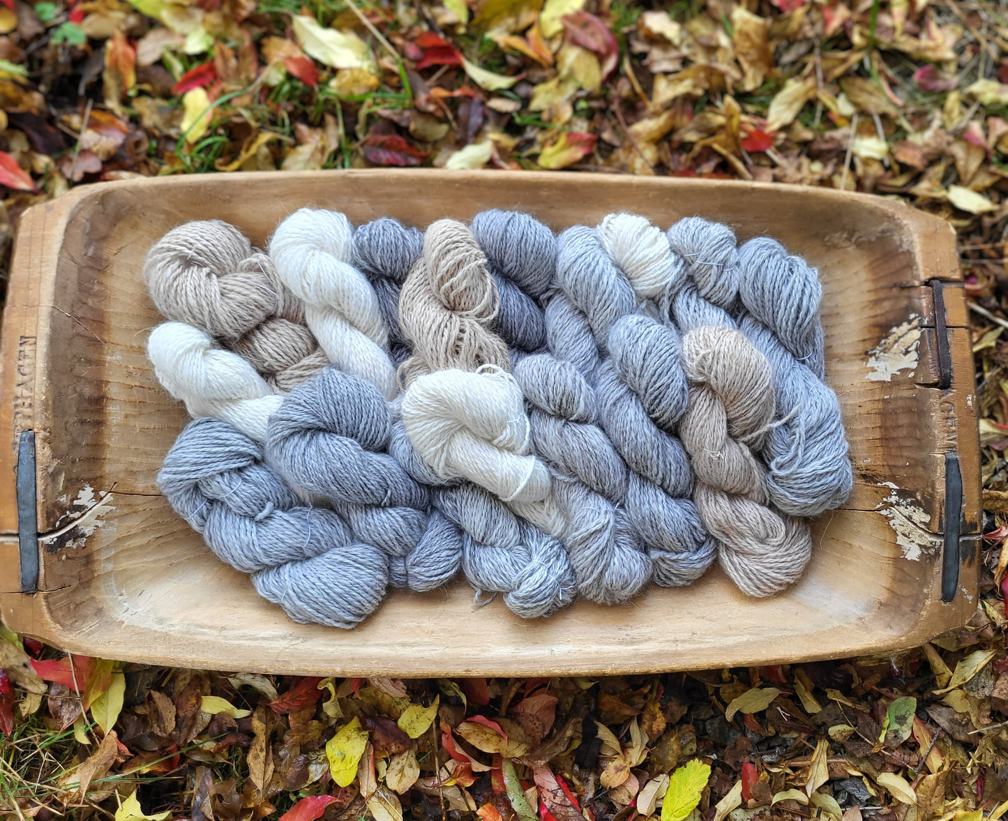 Håndspunnet angoragarn i trau