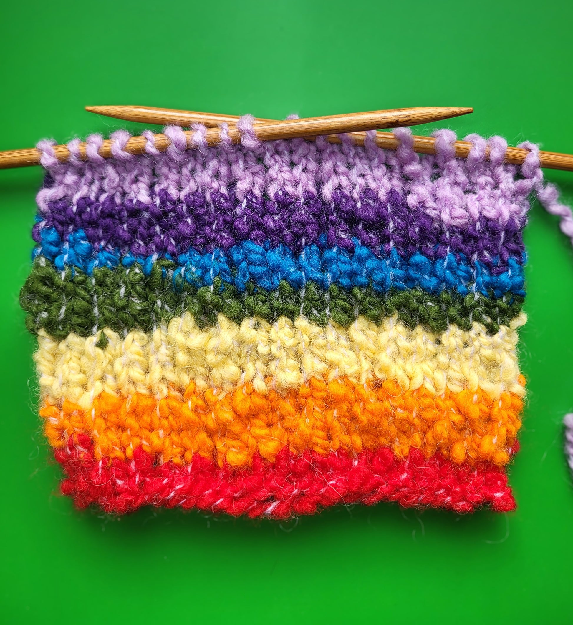 Strikkeprøve regnbuegarn